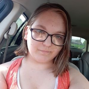 Meet your Posher, Alona